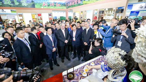 韓長賦部長關(guān)注茶產(chǎn)業(yè)發(fā)展 托普云農(nóng)技術(shù)助推國茶前行