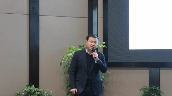 交付中心總監(jiān)曾亞輝作2022年質(zhì)量目標及方案匯報