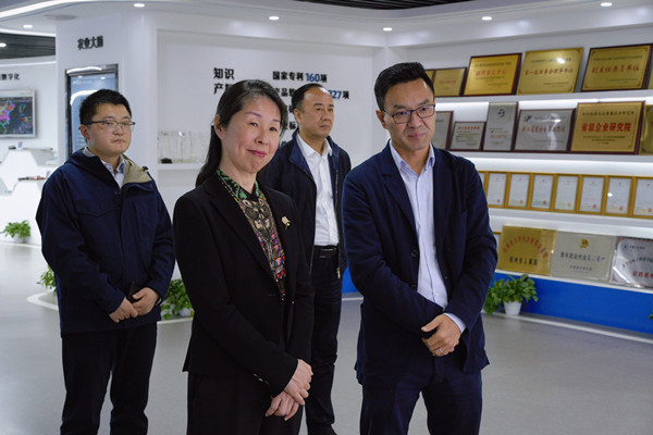 全國農(nóng)業(yè)技術(shù)推廣服務(wù)中心黨委書記、副主任張曄一行蒞臨托普云農(nóng)考察調(diào)研